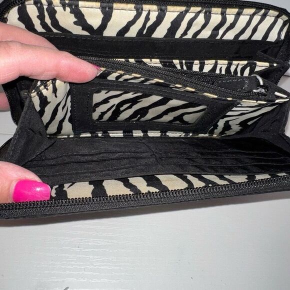 Vera Bradley Black Quilted Wallet Zebra Print Interior Multi Compartment Bag - Picture 5 of 7